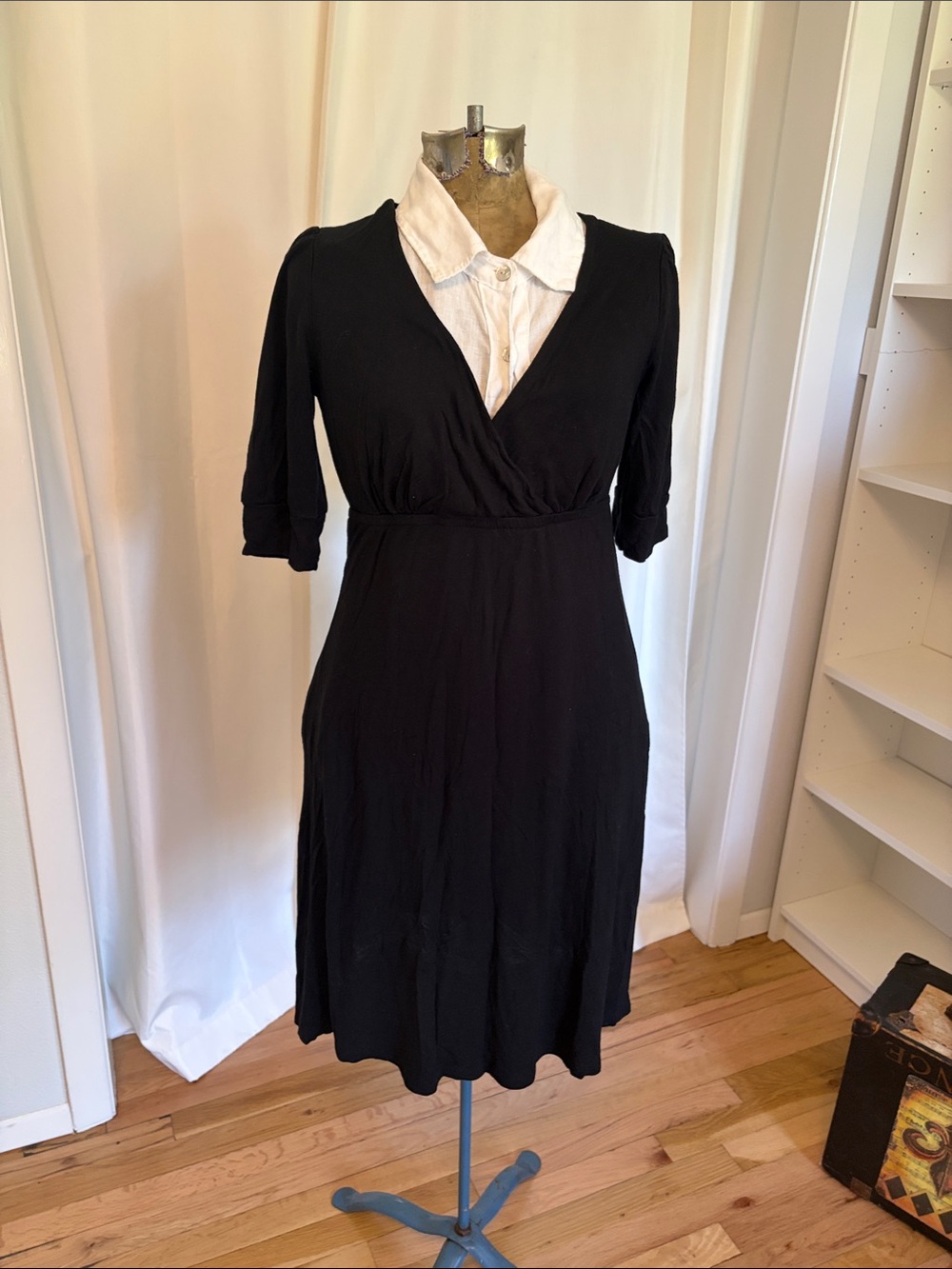 Black knit crossover bodice small half sleeve sexy cleavage V neck midi